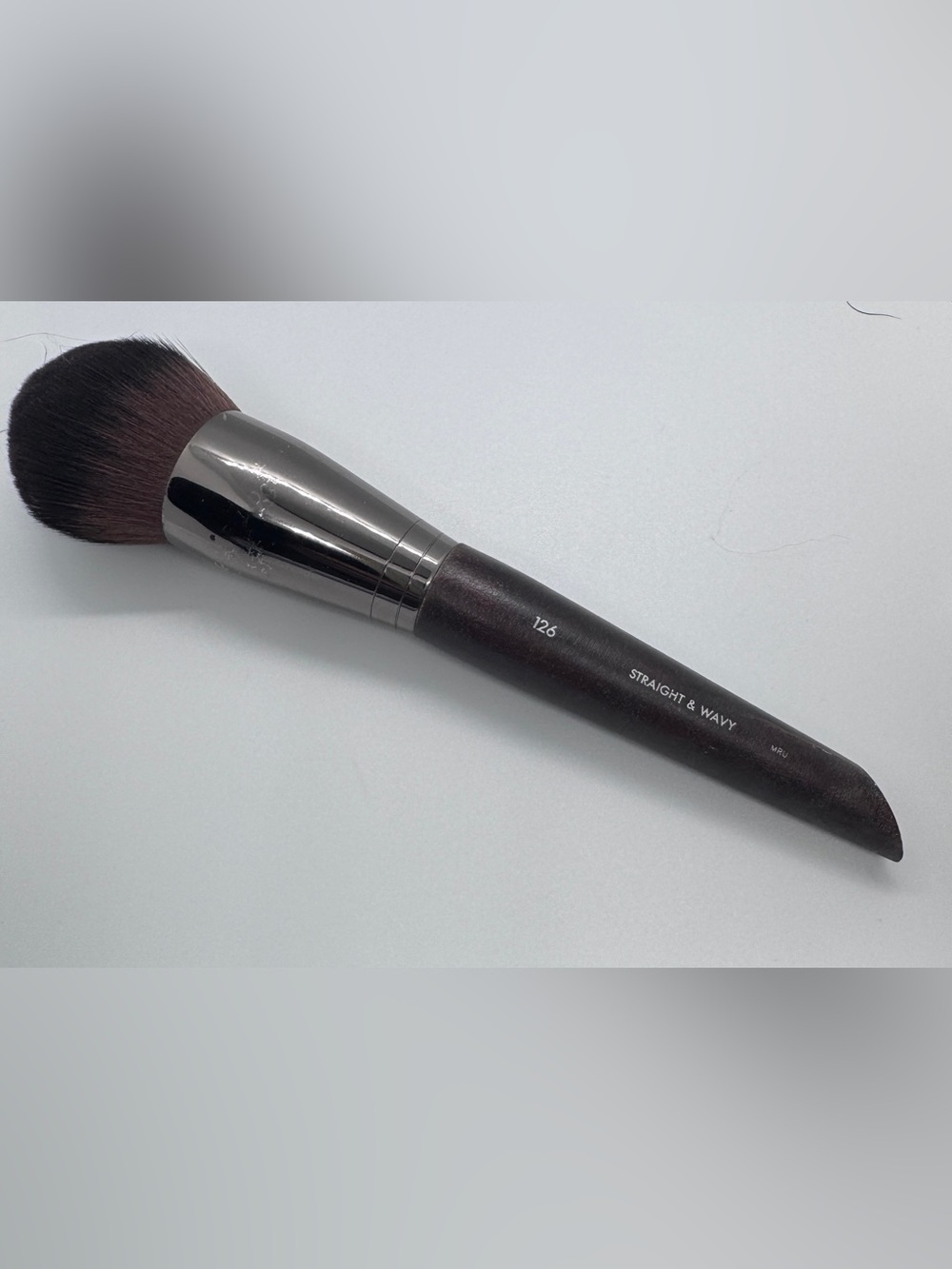 MUFE | Professional Brush | 126 Straight & Wavy